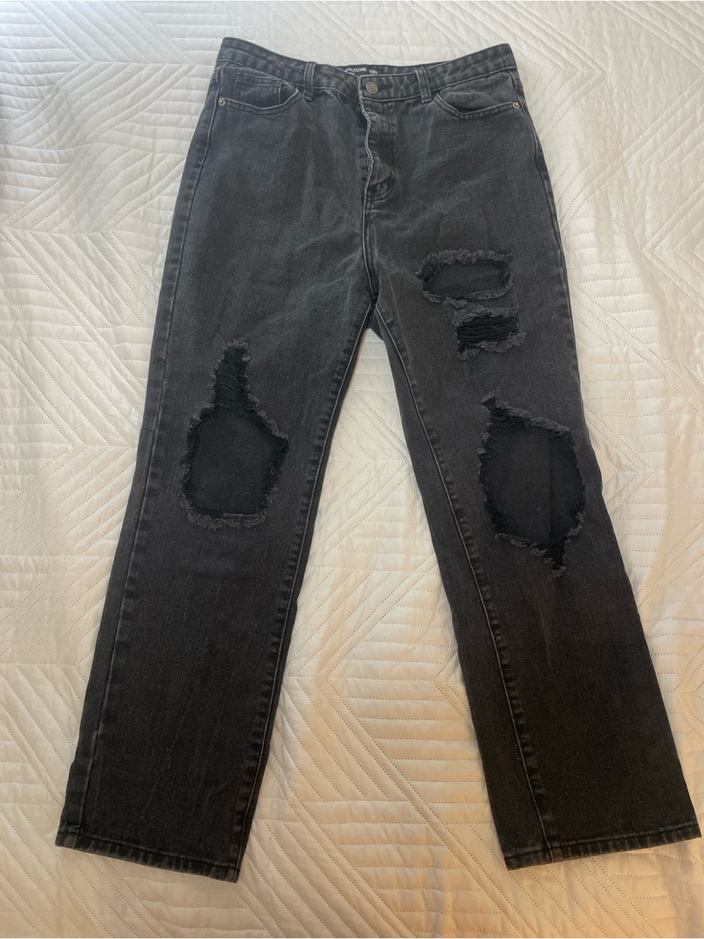 PrettyLittleThing Black Ripped Straight Jeans